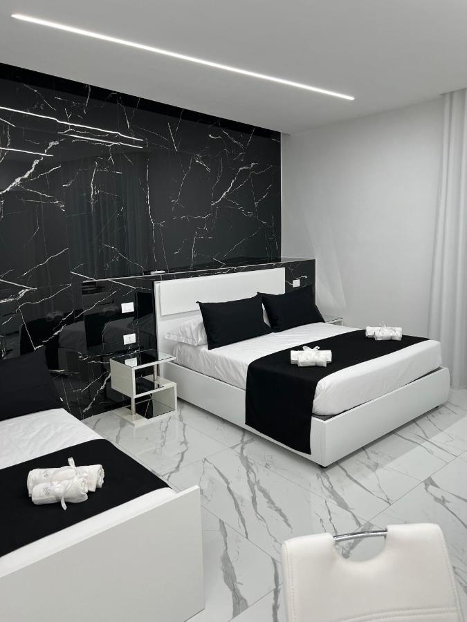 White Elegance Luxury B&B Caserta Luaran gambar
