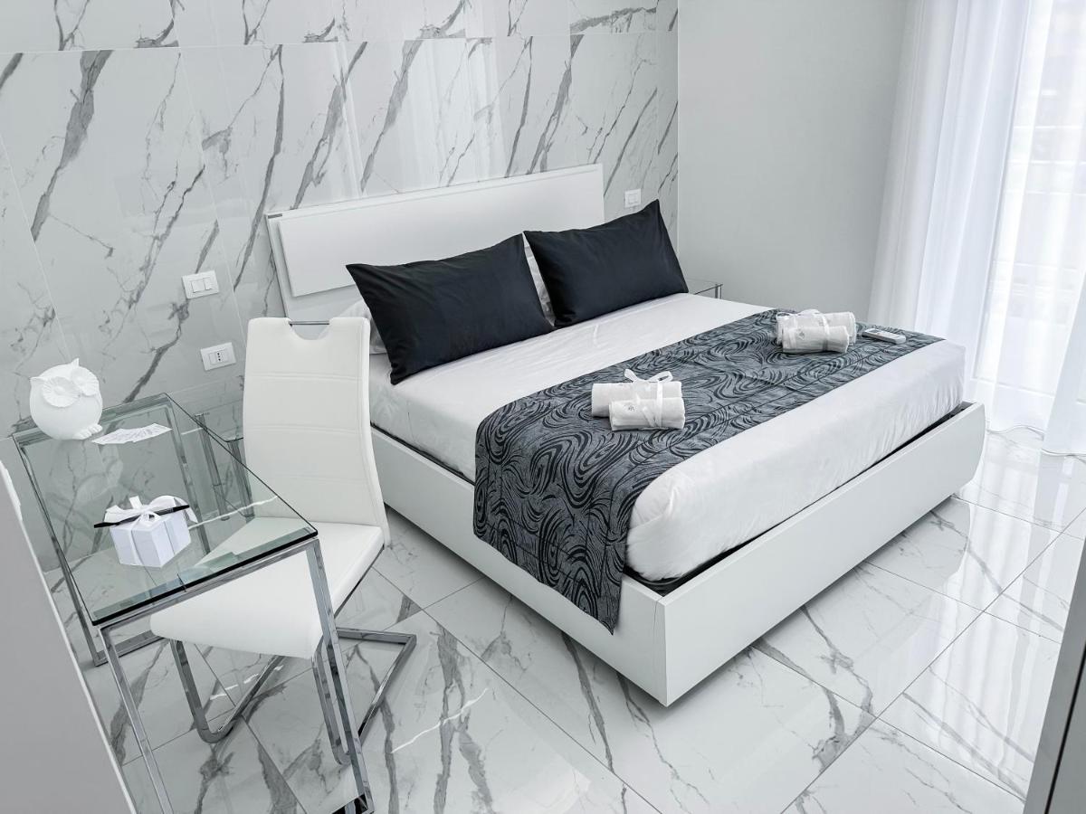 White Elegance Luxury B&B Caserta Luaran gambar