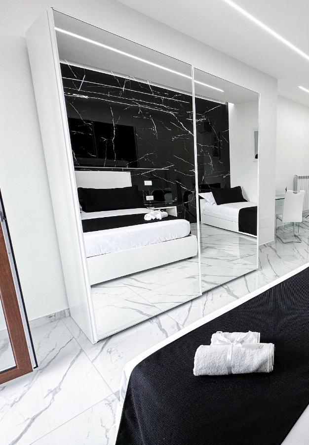 White Elegance Luxury B&B Caserta Luaran gambar