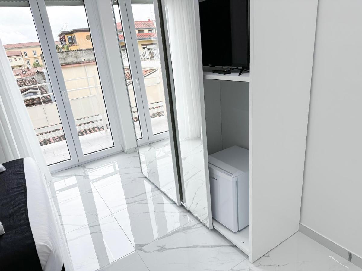 White Elegance Luxury B&B Caserta Luaran gambar