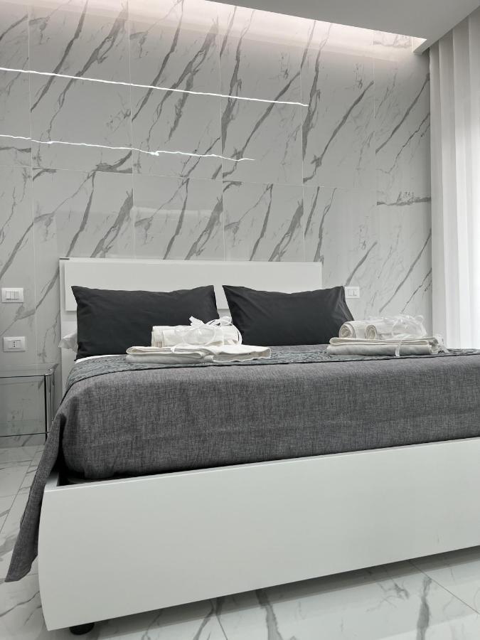 White Elegance Luxury B&B Caserta Luaran gambar