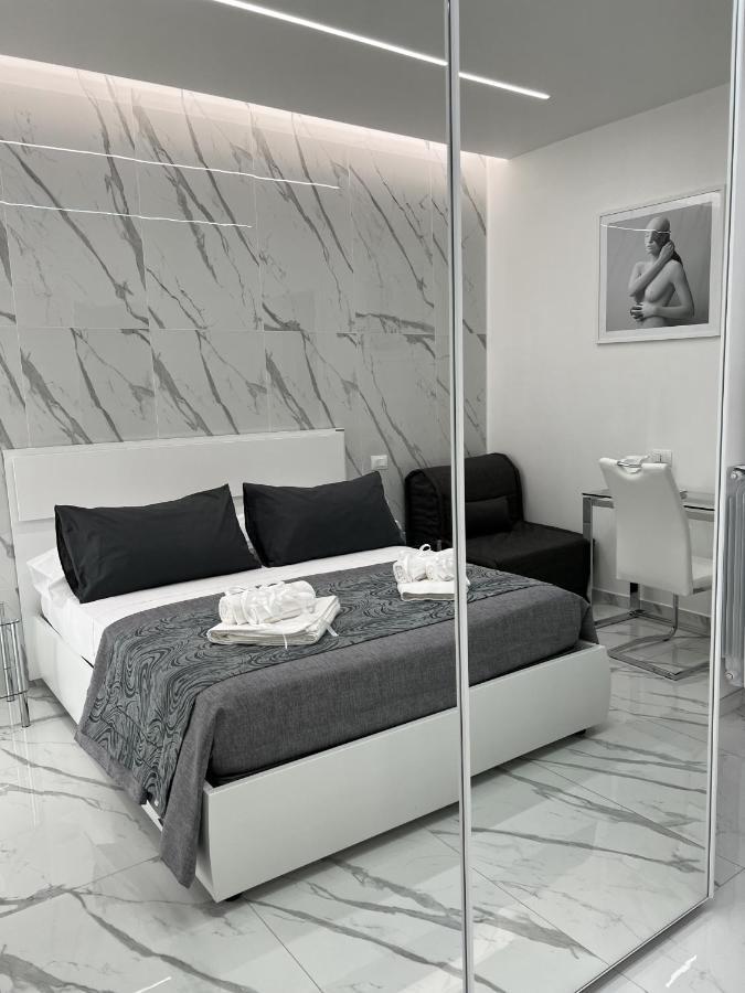 White Elegance Luxury B&B Caserta Luaran gambar