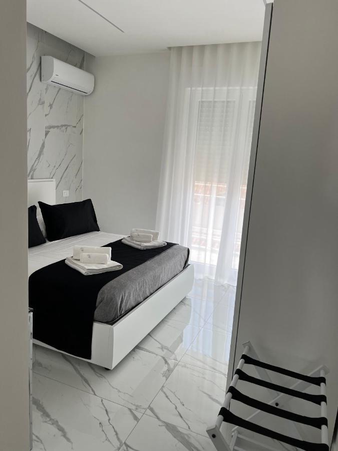 White Elegance Luxury B&B Caserta Luaran gambar