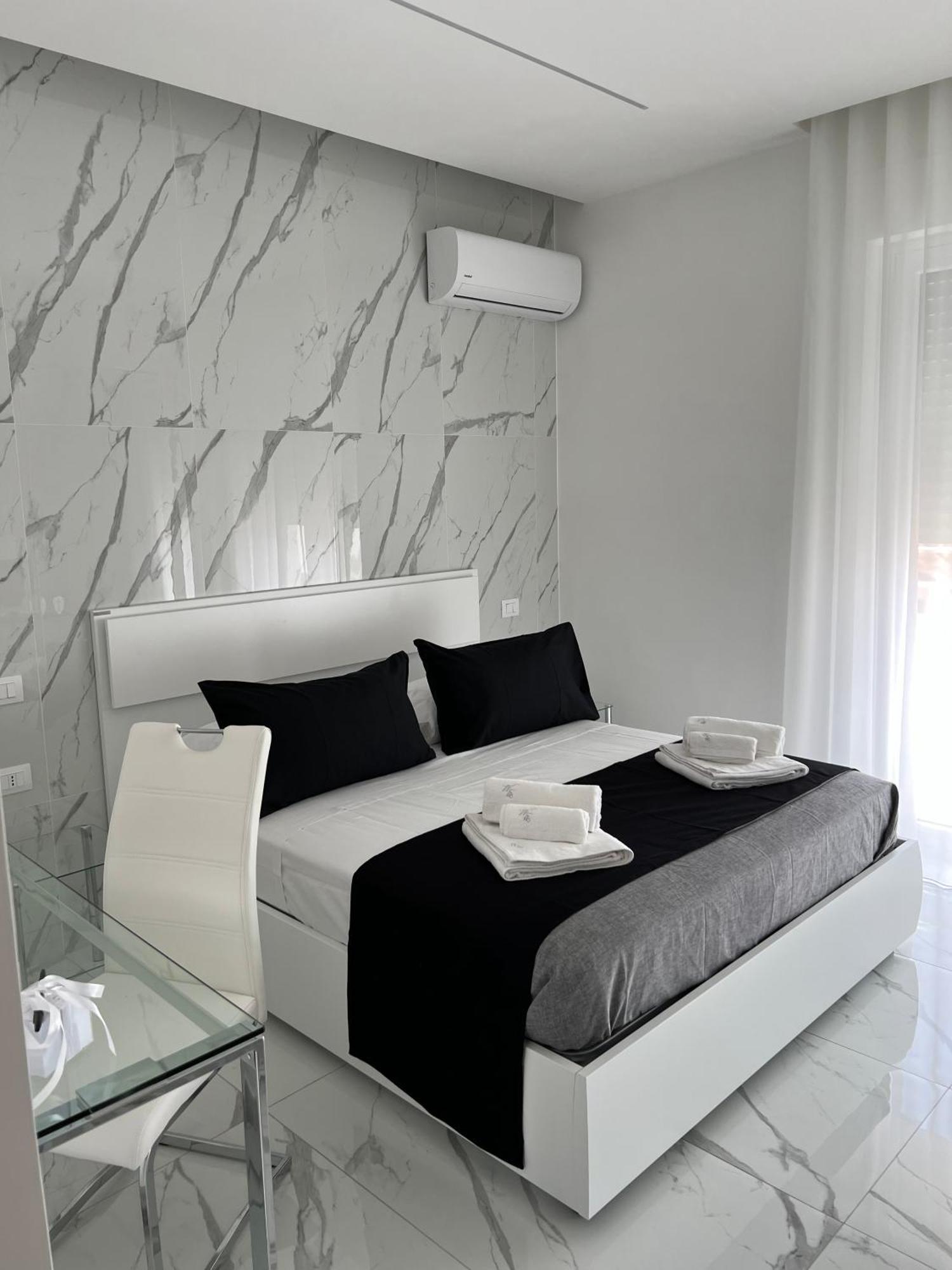 White Elegance Luxury B&B Caserta Luaran gambar