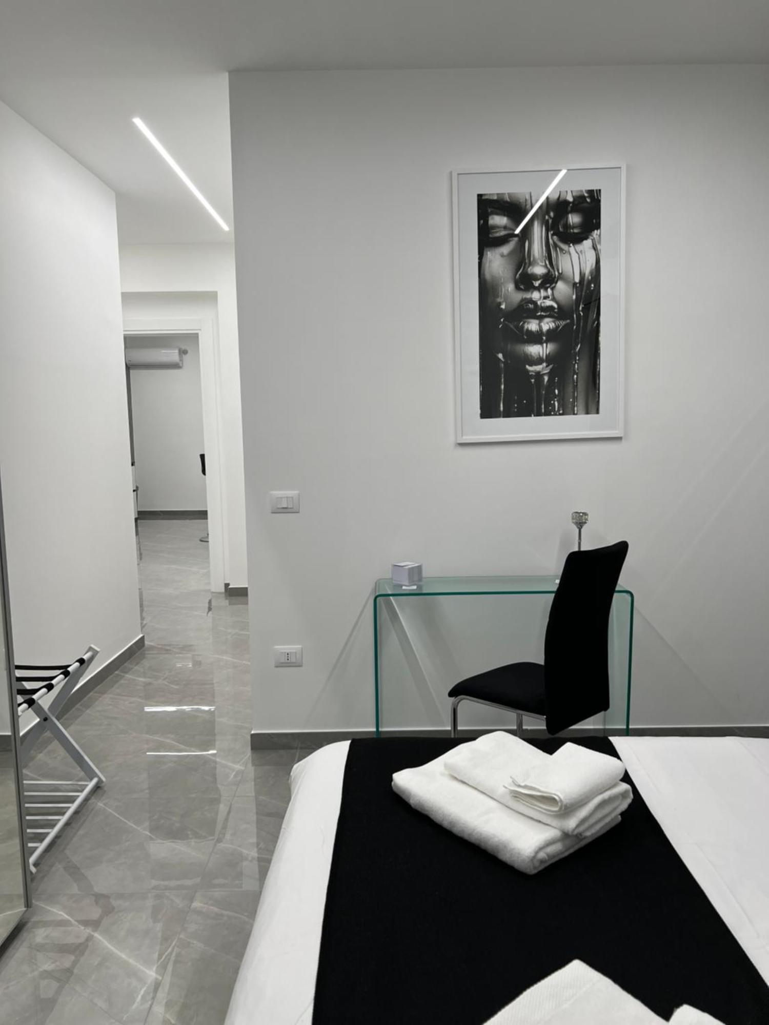 White Elegance Luxury B&B Caserta Luaran gambar