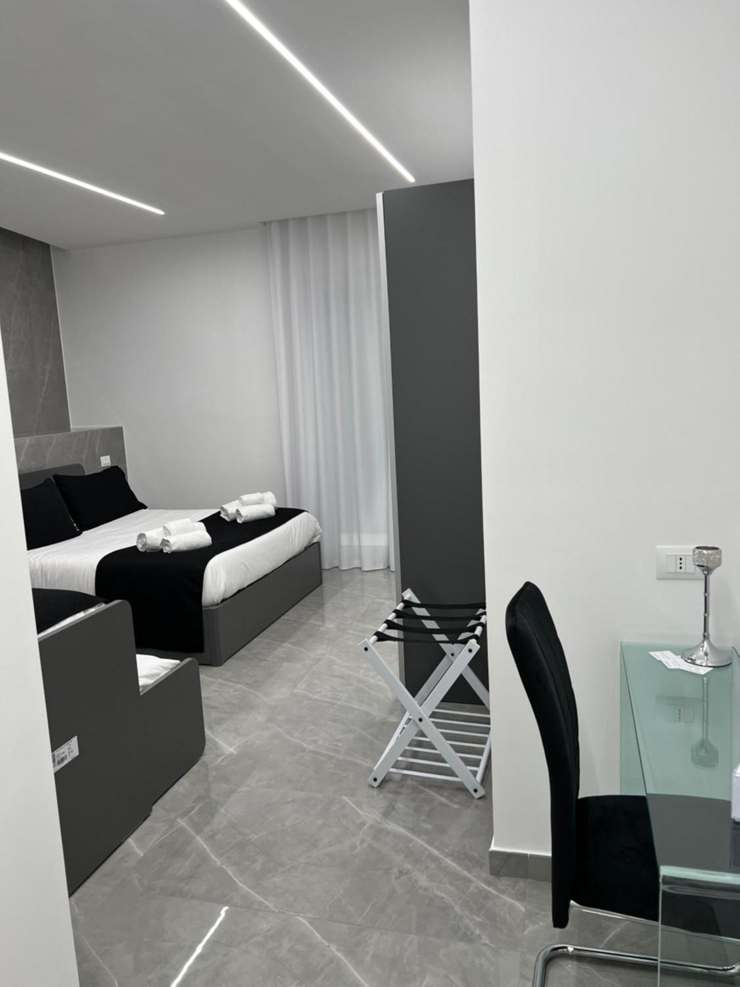 White Elegance Luxury B&B Caserta Luaran gambar