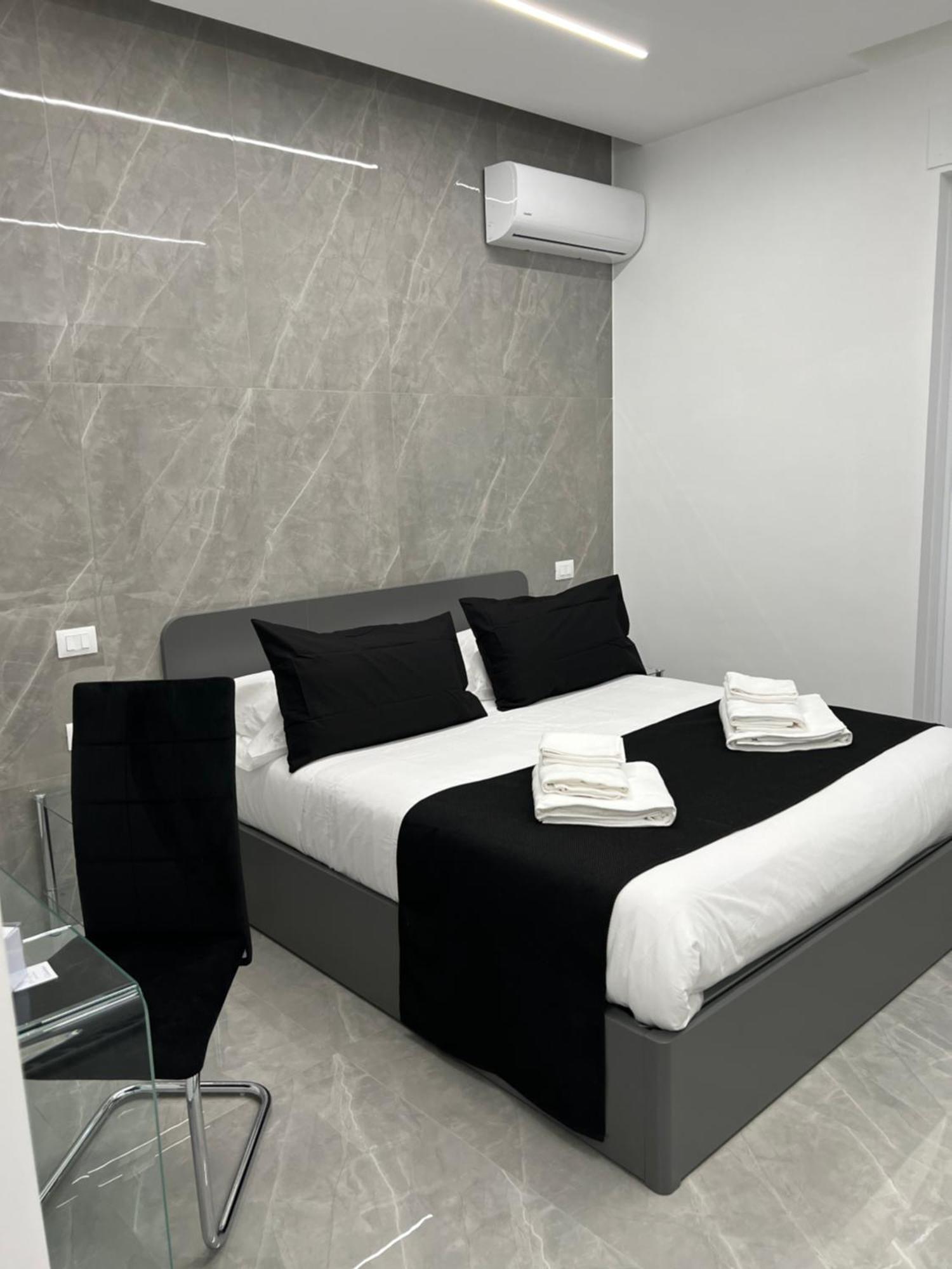 White Elegance Luxury B&B Caserta Luaran gambar