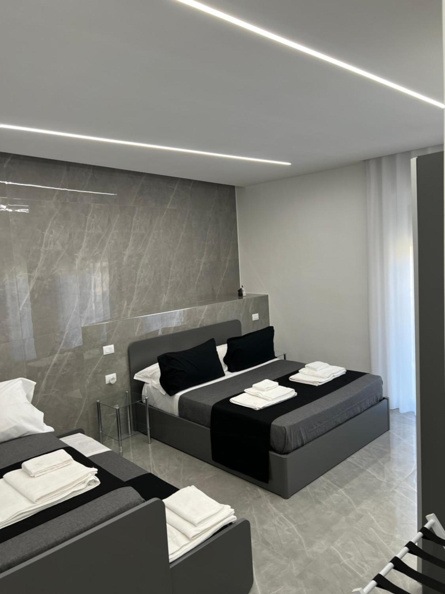 White Elegance Luxury B&B Caserta Luaran gambar