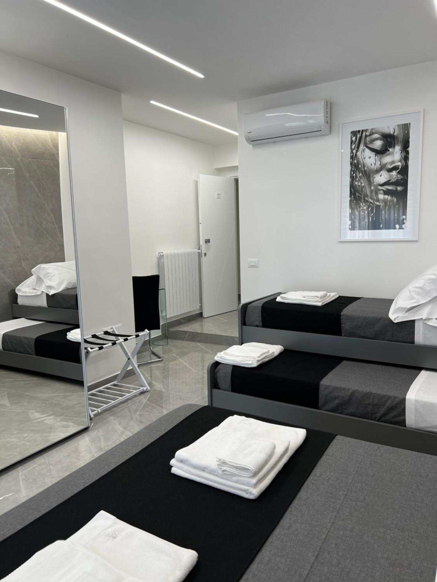 White Elegance Luxury B&B Caserta Luaran gambar