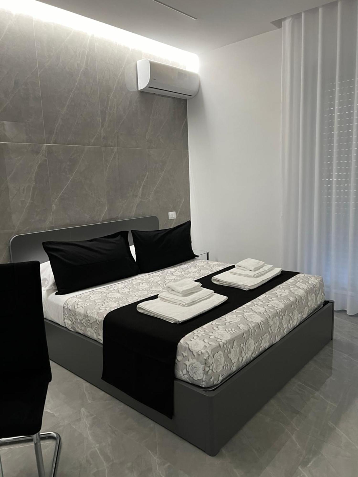White Elegance Luxury B&B Caserta Luaran gambar
