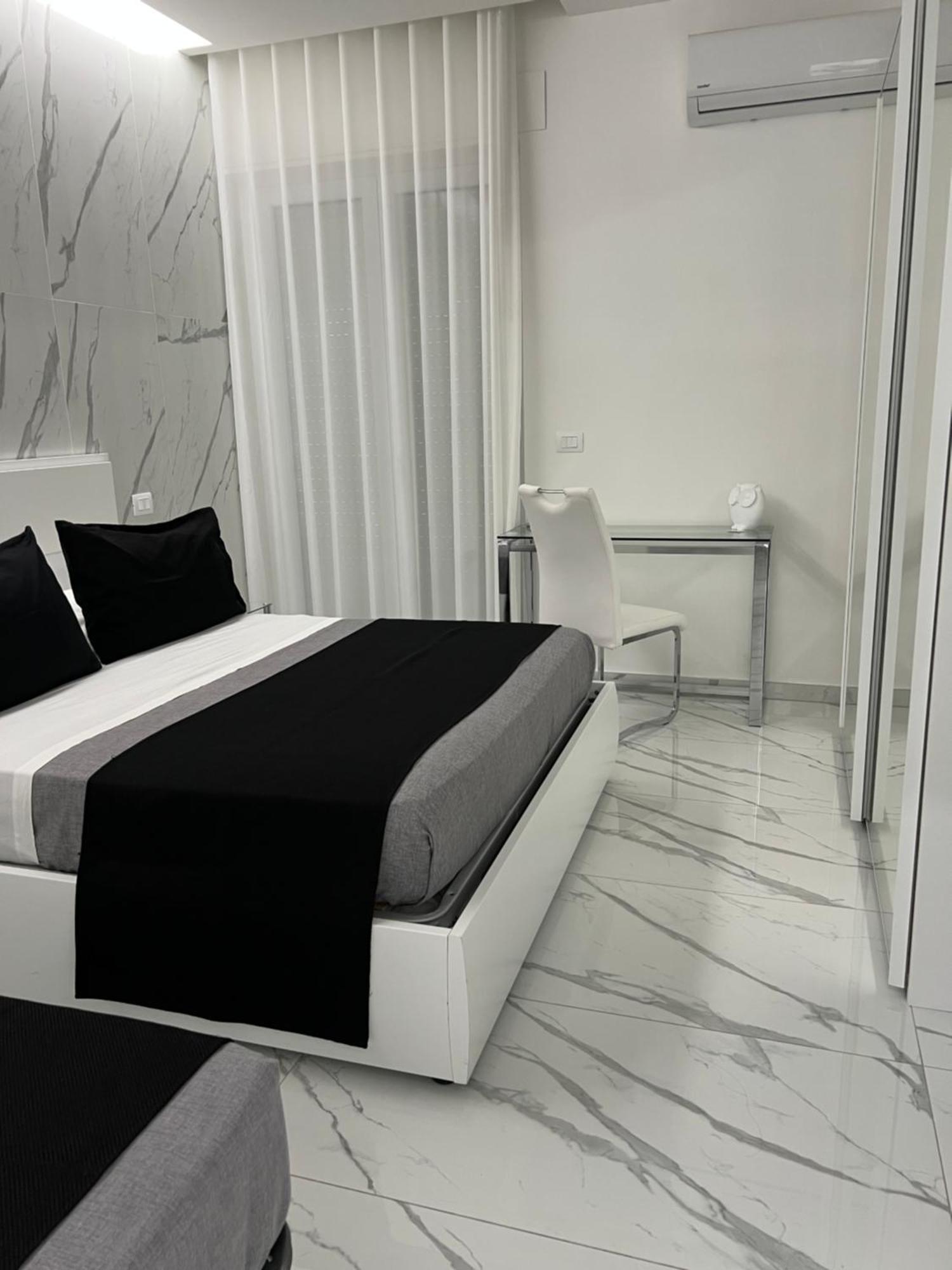 White Elegance Luxury B&B Caserta Luaran gambar